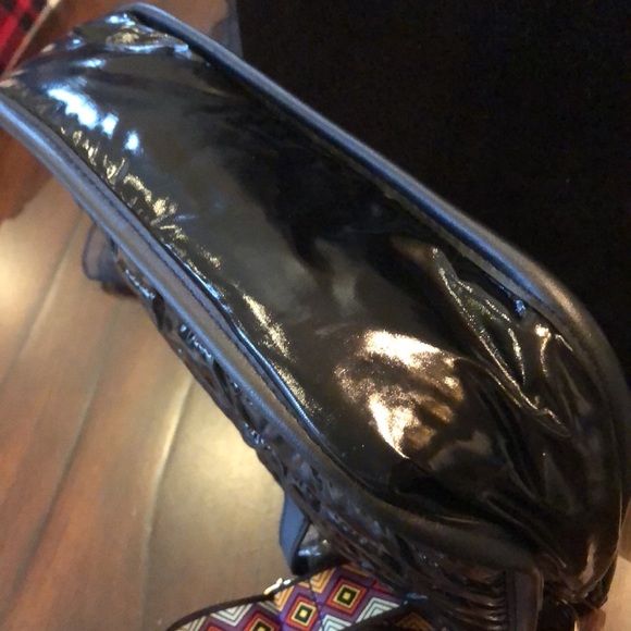 🍐 Puffy lightweight nylon messenger bag, wide abstract strap, gold tone clip - Picture 10 of 15